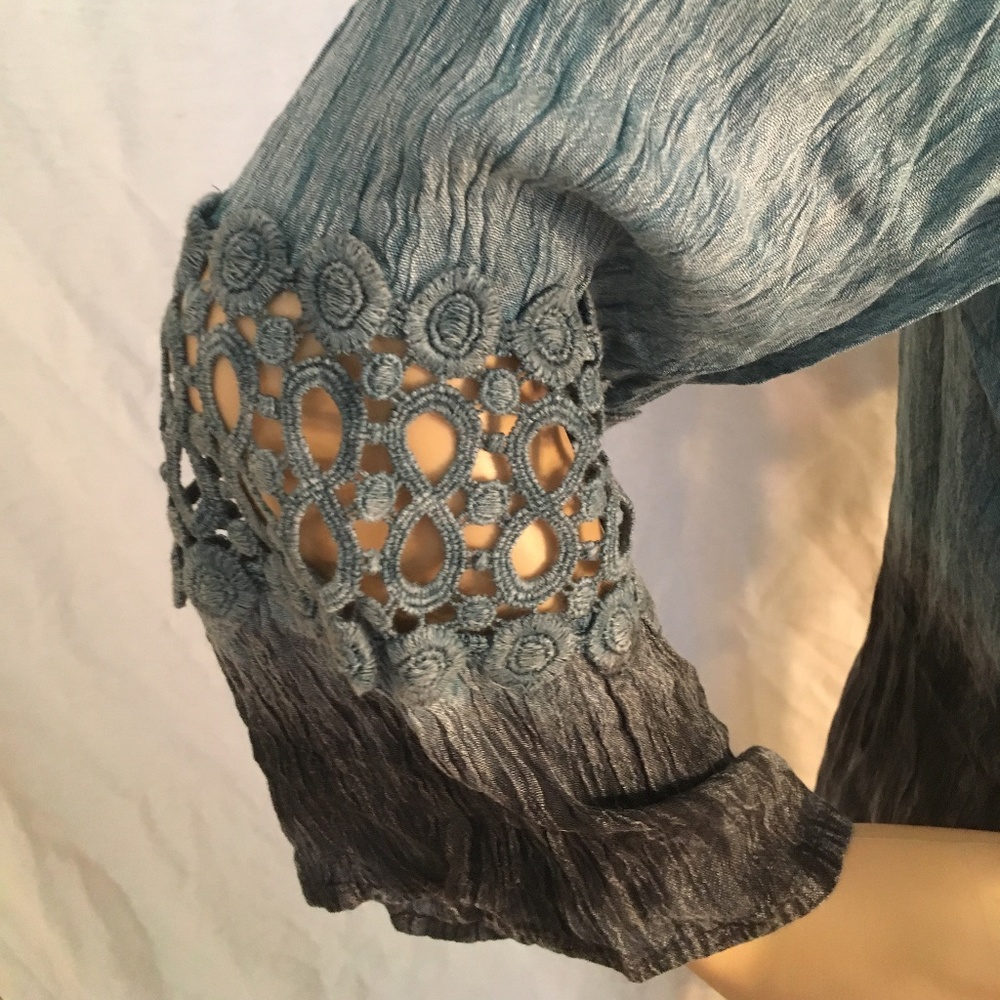 ❤️ HP NIB Shoreline Blue Paisley crochet Vneck Tunic S/M - Picture 4 of 5